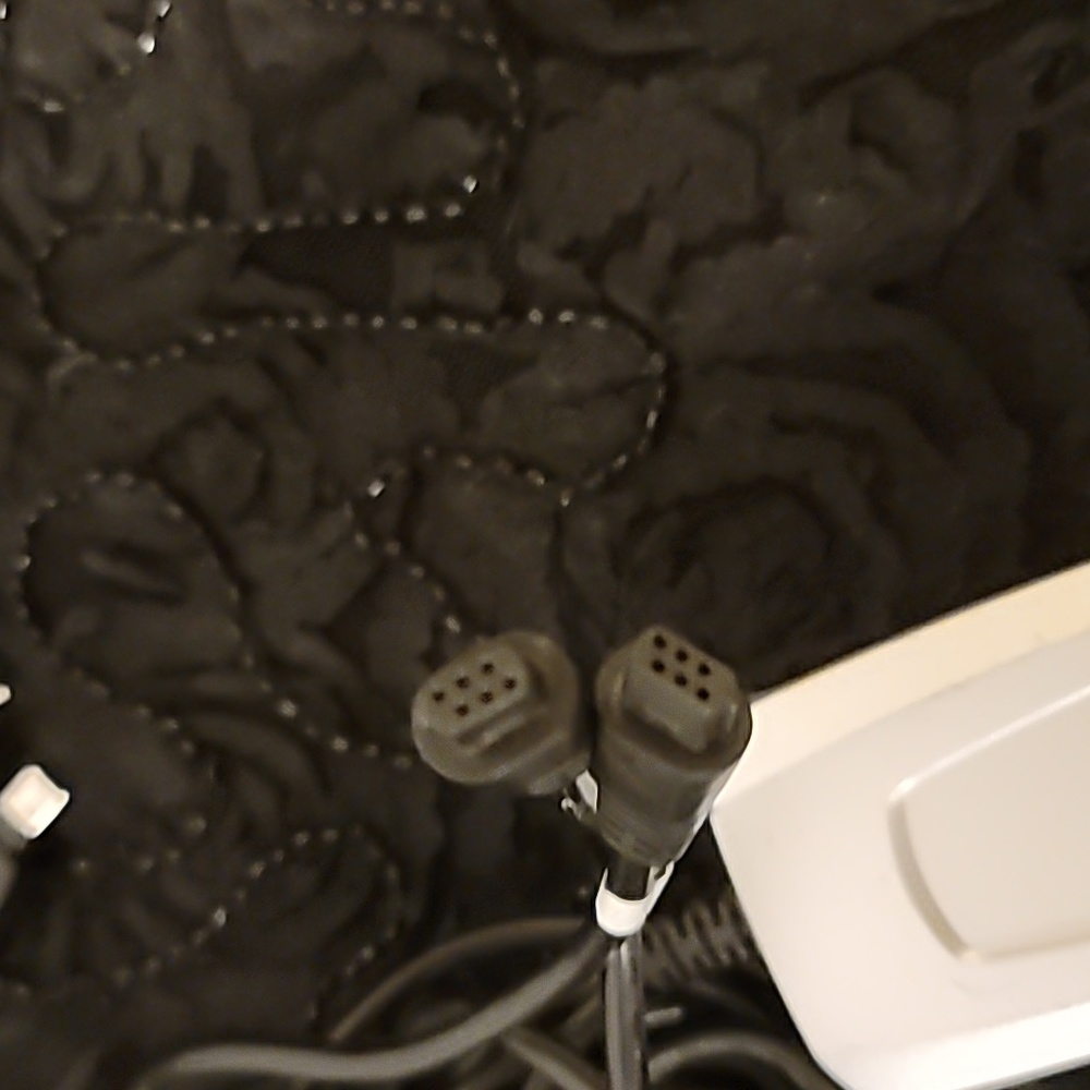 iGo charges - Picture 7 of 7